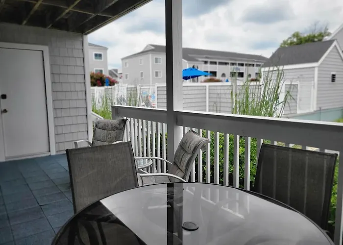 Apartment Hidden Harbour 2br 2ba - Bayside With Pool, Steps To And Northside Park! *