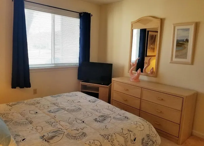 Hidden Harbour 2br 2ba - Bayside With Pool, Steps To And Northside Park! *