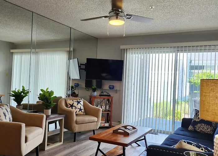 Hidden Harbour 2br 2ba - Bayside With Pool, Steps To And Northside Park! *